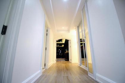 SASHA HOUSE - image 25