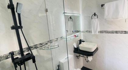 Thonglor Suites Hotel - image 28