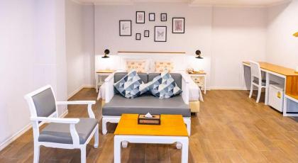 J Place Hotel - image 25