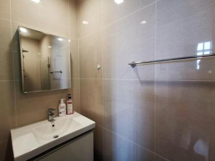 Rooftop pool gym luxury cozy studio Free Wifi  612 - image 29