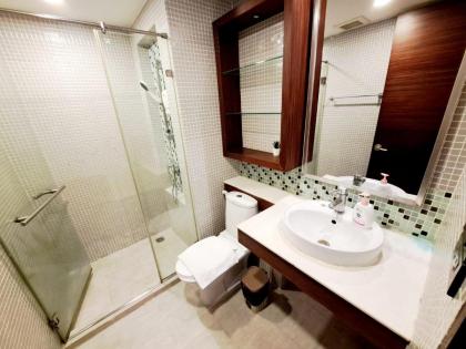 8th Floor 2brs Penthouse 700m Walk To Ekkamai Bts station - image 25