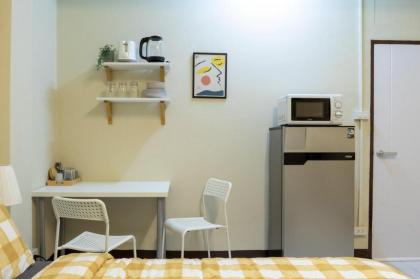 Local Room with Street Food 15 min to Stadium - image 22
