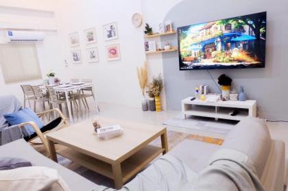1 minute walk to BTS skytrain/ 6bed 7bath - image 25