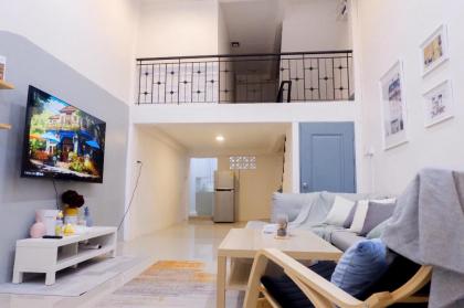 1 minute walk to BTS skytrain/ 6bed 7bath - image 28