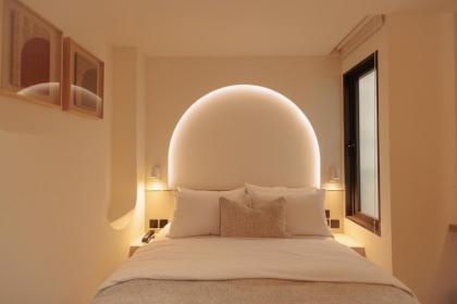 CORRIDOR 2407 - image 23