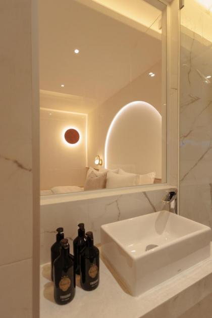 CORRIDOR 2407 - image 28