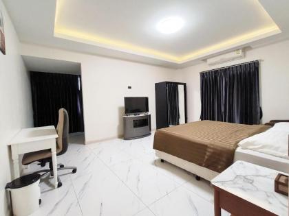 Five bedroom pool villa - image 30