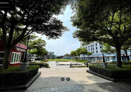 Peacefully River front city home refreshing oasis - image 27